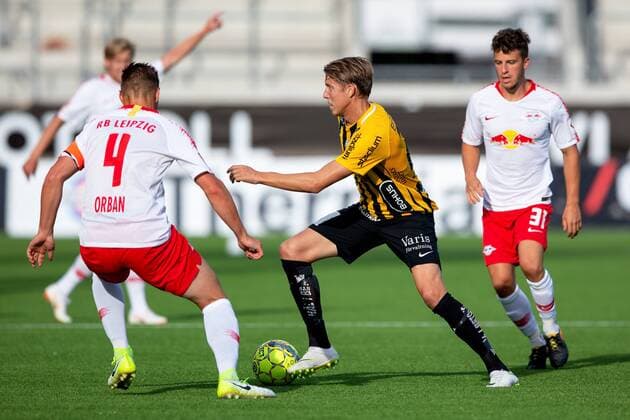 180802 Viktor Lundberg of Häcken and Willi Orban of Leipzig during the UEFA Europa League qualifying match between Häcken and RB Leipzig on August 2, 2018 in Gothenburg. Copyright: MICHAELxERICHSEN BB180802MI017