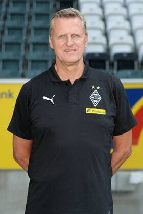 Fußball, Borussia Mönchengladbach Porträttermin Mannschaftsarzt Dr. Stefan Hertl; VfL Borussia Mönchengladbach; 1. BL, 2018 2019