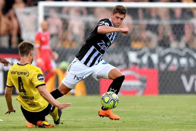 SOCCER - UEFA EL quali, Lillestroem vs LASK LILLESTROEM,NORWAY,02.AUG.18 - SOCCER - UEFA Europa League qualification, Lillestroem SK vs LASK Linz. Image shows Marius Amundsen (Lillestroem) and Florian Jamnig (LASK). GEPAxpictures xFlorianxErtl