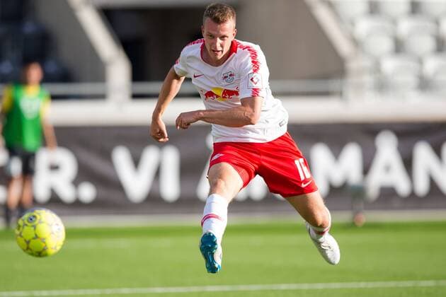 180802 Lukas Klostermann of Leipzig with a shot during the UEFA Europa League qualifying match between Häcken and RB Leipzig on August 2, 2018 in Gothenburg. Copyright: MICHAELxERICHSEN BB180802MI037