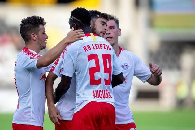 Sport Bilder des Tages 180802 Massimo Bruno of Leipzig celebrates with his teammates after scoring 0-1 during the UEFA Europa League qualifying match between Häcken and RB Leipzig on August 2, 2018 in Gothenburg. Copyright: MICHAELxERICHSEN BB180802MI040