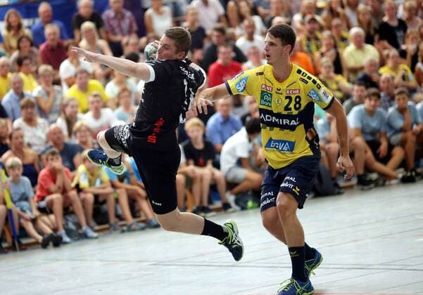 Dritte Handball-Bundesliga - MSG Grossbieberau Modau vs Rhein Neckar Löwen - Testspiel - Saison - 2018-2019 - 02.08.2018 - Grossbieberau v. l. Nils Arnoild MSG Falken, Filipo Taleski RNL Aktion, Einzelbild -