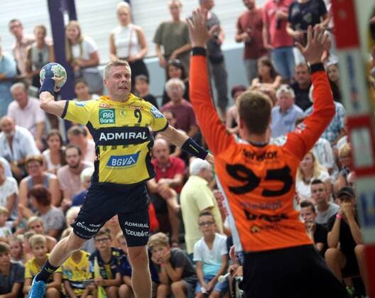 Dritte Handball-Bundesliga - MSG Grossbieberau Modau vs Rhein Neckar Löwen - Testspiel - Saison - 2018-2019 - 02.08.2018 - Grossbieberau v. l. Gudjon Valur Sigurdsson RNL, Florian Zeisig MSG Falken Aktion, Einzelbild -