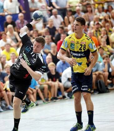 Dritte Handball-Bundesliga - MSG Grossbieberau Modau vs Rhein Neckar Löwen - Testspiel - Saison - 2018-2019 - 02.08.2018 - Grossbieberau v. l. Nils Arnold MSG Falken, Filip Taleski RNL Aktion, Einzelbild -