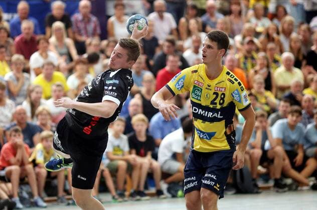 Dritte Handball-Bundesliga - MSG Grossbieberau Modau vs Rhein Neckar Löwen - Testspiel - Saison - 2018-2019 - 02.08.2018 - Grossbieberau v. l. Nils Arnold MSG Falken, Filip Taleski RNL Aktion, Einzelbild -