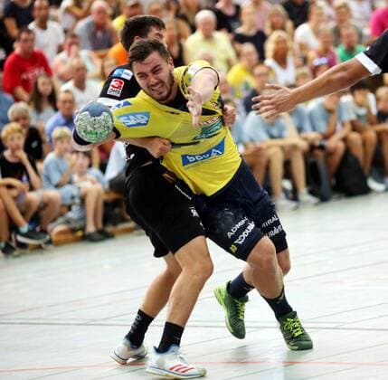 Dritte Handball-Bundesliga - MSG Grossbieberau Modau vs Rhein Neckar Löwen - Testspiel - Saison - 2018-2019 - 02.08.2018 - Grossbieberau v. l. Hrvoje Batinovic MSG Falken, Yannick Kohlbacher RNL Aktion, Einzelbild -