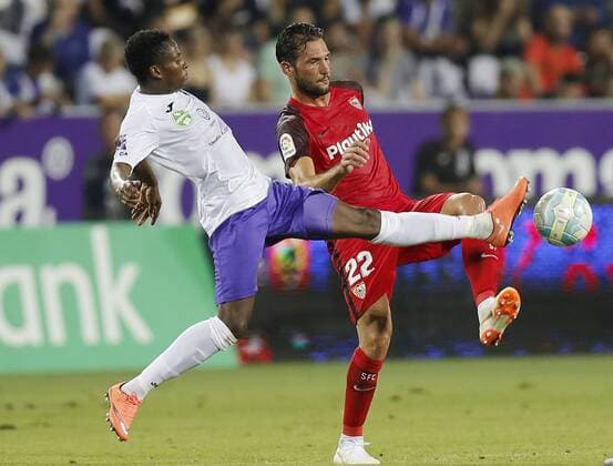 BUDAPEST, HUNGARY - AUGUST 2: (l-r) Alassane Diallo of Ujpest FC competes for the ball with Franco Vazquez of Sevilla FC during the UEFA Europa League Second Qualifying Round 2nd Leg match between Ujpest FC and Sevilla FC at Ferenc Szusza Stadium on August 2, 2018 in Budapest, Hungary. LaszloxSzirtesi 
