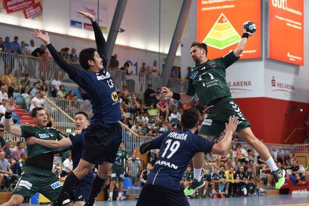 Handball, Herren, Saison 2018 19, Mini-Turniner in der MBS-Arena, Füchse Berlin - Japan, Kenya Kasahara (Nr. 13, Japan), Shinnosuke Tokuda (Nr. 19, Japan), Fabian Wiede (Nr. 3, Füchse Berlin), 03.08.18, Copyright: xMichaelxHundtx xMatthiasxKochx