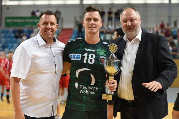 Sport Bilder des Tages Handball, Herren, Saison 2018 19, Mini-Turniner in der MBS-Arena, 1. VfL Potsdam - Füchse Berlin, Matthias Auth (OK-Chef Berlin Handball-WM), Hans Lindberg (Nr. 18, Füchse Berlin), DHB-Präsident Andreas Michelmann, 03.08.18, Copyright: xMichaelxHundtx xMatthiasxKochx