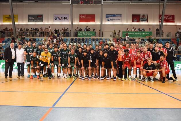 Handball, Herren, Saison 2018 19, Mini-Turniner in der MBS-Arena, 1. VfL Potsdam - Füchse Berlin, Gruppenfoto zum Abschluss mit den drei Mannschaften, 03.08.18, Copyright: xMichaelxHundtx xMatthiasxKochx
