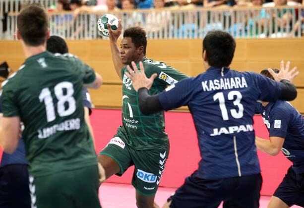 GER, 1.HBL, FUECHSE BERLIN VS. Nationalmannschaft Japan 03.08.2018, Luftschiffhafen, Berlin, GER, 1.HBL, FUECHSE BERLIN VS. Nationalmannschaft Japan, im Bild Wael Jallouz (Fuechse Berlin 42), Kenya Kasahra