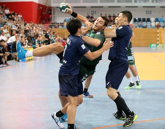 GER, 1.HBL, FUECHSE BERLIN VS. Nationalmannschaft Japan 03.08.2018, Luftschiffhafen, Berlin, GER, 1.HBL, FUECHSE BERLIN VS. Nationalmannschaft Japan, im Bild Mijajlo Marsenic (Fuechse Berlin 93), Naoki Sugioka