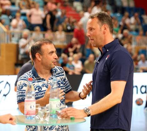 GER, 1.HBL, FUECHSE BERLIN VS. Nationalmannschaft Japan 03.08.2018, Luftschiffhafen, Berlin, GER, 1.HBL, FUECHSE BERLIN VS. Nationalmannschaft Japan, im Bild Manager Bob Hanning (Fuechse Berlin), Cheftrainer (Head Coach) Dagur Sigurdsson