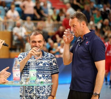 GER, 1.HBL, FUECHSE BERLIN VS. Nationalmannschaft Japan 03.08.2018, Luftschiffhafen, Berlin, GER, 1.HBL, FUECHSE BERLIN VS. Nationalmannschaft Japan, im Bild Manager Bob Hanning (Fuechse Berlin), Cheftrainer (Head Coach) Dagur Sigurdsson