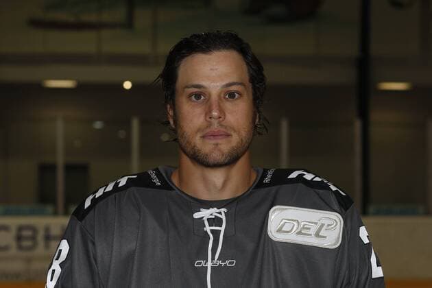 offizielles Mannschaftsfoto der Koelner Haie, 04.08.2018 Ryan Jones (Koelner Haie, 28); offizielles Mannschaftsfoto Portrait der Koelner Haie am 04.08.2018 in der Trainingshalle K2 in Koeln (Deutschland).