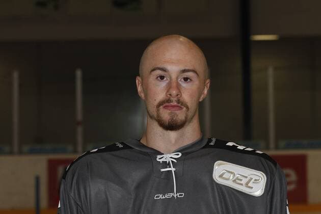 offizielles Mannschaftsfoto der Koelner Haie, 04.08.2018 Fabio Pfohl (Koelner Haie, 95); offizielles Mannschaftsfoto Portrait der Koelner Haie am 04.08.2018 in der Trainingshalle K2 in Koeln (Deutschland).