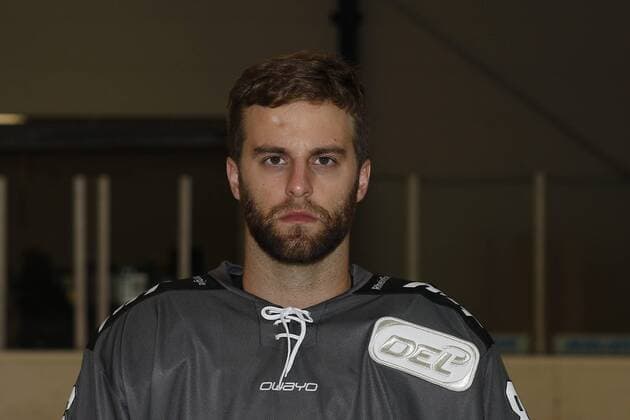 offizielles Mannschaftsfoto der Koelner Haie, 04.08.2018 Ben Hanowski (Koelner Haie, 86); offizielles Mannschaftsfoto Portrait der Koelner Haie am 04.08.2018 in der Trainingshalle K2 in Koeln (Deutschland).