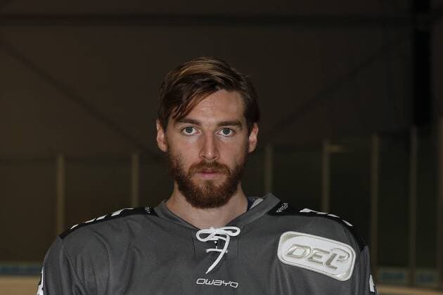 offizielles Mannschaftsfoto der Koelner Haie, 04.08.2018 Austin Madaisky (Koelner Haie, 23); offizielles Mannschaftsfoto Portrait der Koelner Haie am 04.08.2018 in der Trainingshalle K2 in Koeln (Deutschland).