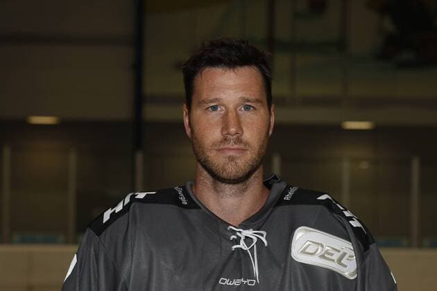 offizielles Mannschaftsfoto der Koelner Haie, 04.08.2018 Corey Potter (Koelner Haie, 2); offizielles Mannschaftsfoto Portrait der Koelner Haie am 04.08.2018 in der Trainingshalle K2 in Koeln (Deutschland).