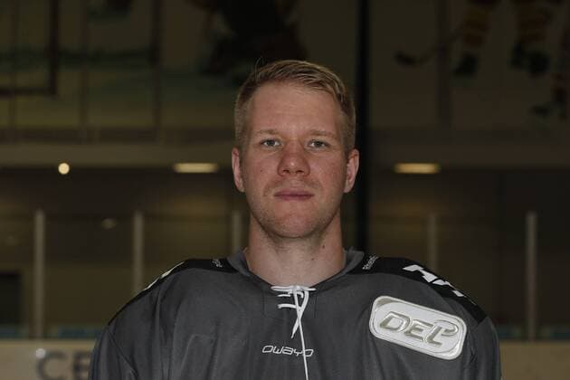 offizielles Mannschaftsfoto der Koelner Haie, 04.08.2018 Marcel Müller (Koelner Haie, 9); offizielles Mannschaftsfoto Portrait der Koelner Haie am 04.08.2018 in der Trainingshalle K2 in Koeln (Deutschland).