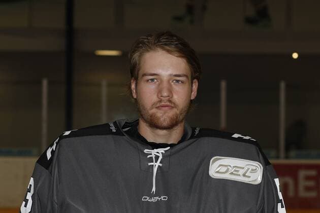 offizielles Mannschaftsfoto der Koelner Haie, 04.08.2018 Bastian Kucis (Koelner Haie, 53); offizielles Mannschaftsfoto Portrait der Koelner Haie am 04.08.2018 in der Trainingshalle K2 in Koeln (Deutschland).