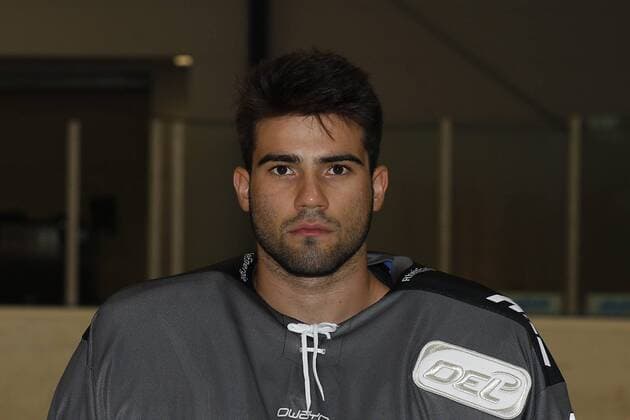 offizielles Mannschaftsfoto der Koelner Haie, 04.08.2018 Hannibal Weitzmann (Koelner Haie, 67); offizielles Mannschaftsfoto Portrait der Koelner Haie am 04.08.2018 in der Trainingshalle K2 in Koeln (Deutschland).
