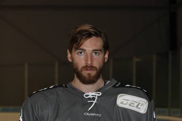 offizielles Mannschaftsfoto der Koelner Haie, 04.08.2018 Austin Madaisky (Koelner Haie, 23); offizielles Mannschaftsfoto Portrait der Koelner Haie am 04.08.2018 in der Trainingshalle K2 in Koeln (Deutschland).