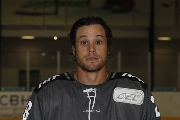 offizielles Mannschaftsfoto der Koelner Haie, 04.08.2018 Ryan Jones (Koelner Haie, 28); offizielles Mannschaftsfoto Portrait der Koelner Haie am 04.08.2018 in der Trainingshalle K2 in Koeln (Deutschland).