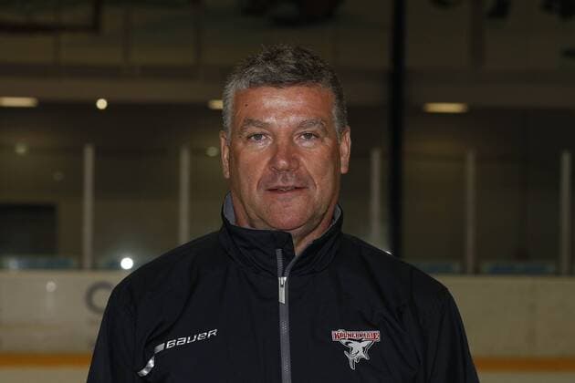 offizielles Mannschaftsfoto der Koelner Haie, 04.08.2018 Greg Thomson; offizielles Mannschaftsfoto Portrait der Koelner Haie am 04.08.2018 in der Trainingshalle K2 in Koeln (Deutschland).