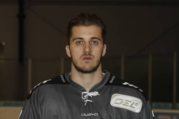 offizielles Mannschaftsfoto der Koelner Haie, 04.08.2018 Mick Koehler (Koelner Haie, 77); offizielles Mannschaftsfoto Portrait der Koelner Haie am 04.08.2018 in der Trainingshalle K2 in Koeln (Deutschland).