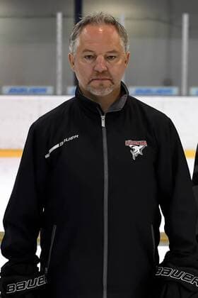 Eishockey DEL Mannschaftsfoto und Spielerportraits Kölner Haie Koelns Co-Trainer Thomas Brandl