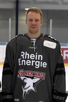 Eishockey DEL Mannschaftsfoto und Spielerportraits Kölner Haie Koelns Marcel Mueller (Nr.9)
