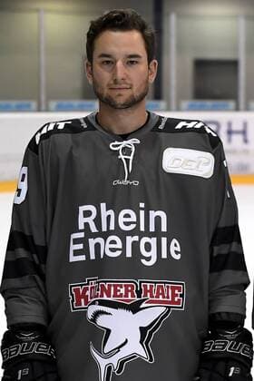 Eishockey DEL Mannschaftsfoto und Spielerportraits Kölner Haie Koelns Jason Akeson (Nr.19)