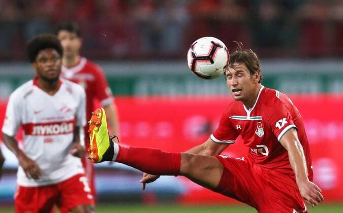 MOSCOW, RUSSIA - AUGUST 4, 2018: Lokomotiv Moscow s Grzegorz Krychowiak in action in the 2018 19 Russian Premier League Round 2 football match against Spartak Moscow at RZD Arena Stadium. Sergei Fadeichev TASS  TS08BB95