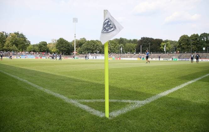Babelsberg, 04.08.2018, Fußball, Regionalliga NordOst, 2.Spieltag , SV 03 Babelsberg vs. Chemnitzer FC 1:2 (1:1) , Im Bild: Fahne, Eckfahne SV Babelsberg 03, Feature. ,