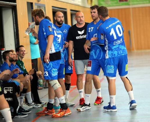 Handball - Weininselturnier Groß-Umstadt - Saison 2018 - 2019 - 05.08.2018 - Groß-Umstadt v. l. Der TV Büttelborn mit Trainer Thomas Götzenleuchter Einzelbild, Einzelbild -