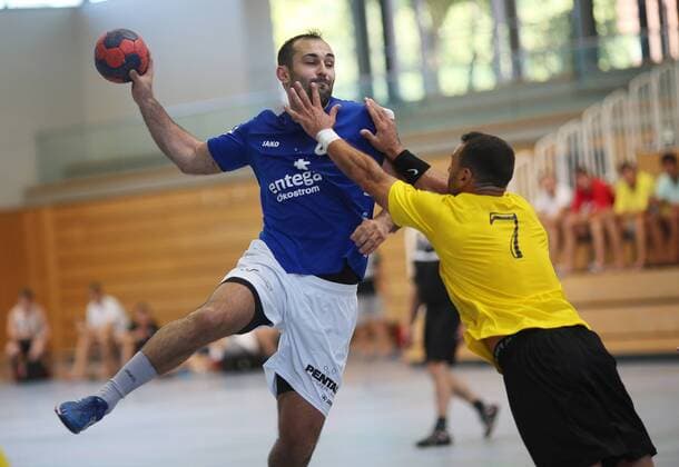 Handball - Weininselturnier Groß-Umstadt - Saison 2018 - 2019 - 05.08.2018 - Groß-Umstadt v. l. David Acic MSG Groß-Umstadt, Tegaday Nuez Ramos Bruchköbel Aktion, Zweikampf -