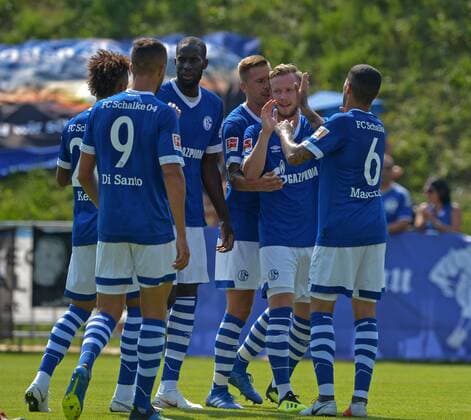 SOCCER, Schalke vs Angers, test match MITTERSILL,AUSTRIA,43317 - SOCCER - 1. DFL, 1. Deutsche Bundesliga, Ligue 1, FC Schalke 04 vs Angers SCO, friendly match. Image shows the rejoicing of Schalke. GEPAxpictures xHansxOsterauer