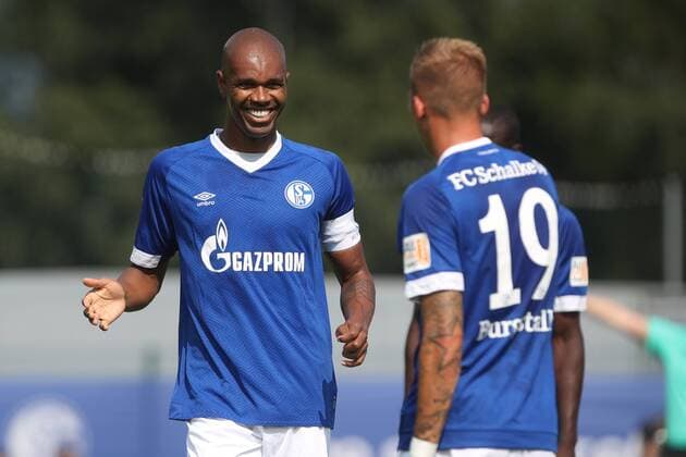 05.08.2018, Fussball, Saison 2018 2019, Testspiel FC Schalke 04 - SCO Angers in Mittersill Österreich v. l. Naldo (FC Schalke 04) jubelt mit Guido BURGSTALLER (FC Schalke 04) Mittersill Österreich