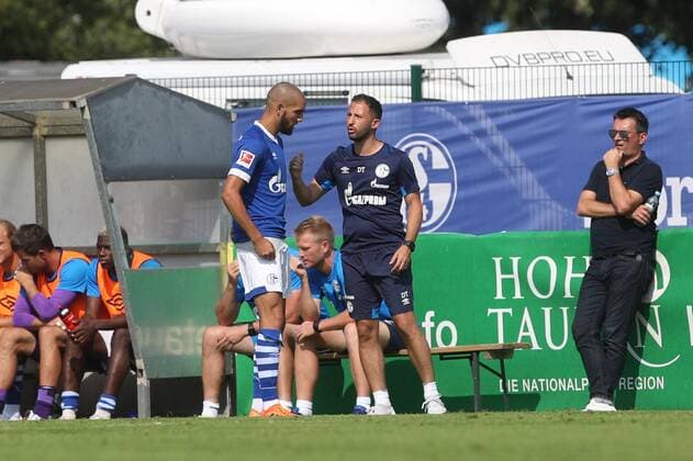 05.08.2018, Fussball, Saison 2018 2019, Testspiel FC Schalke 04 - SCO Angers in Mittersill Österreich v. l. Nabil BENTALEB (FC Schalke 04), Cheftrainer Domenico TEDESCO (FC Schalke 04) Mittersill Österreich