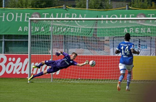 SOCCER, Schalke vs Angers, test match MITTERSILL,AUSTRIA,43317 - SOCCER - 1. DFL, 1. Deutsche Bundesliga, Ligue 1, FC Schalke 04 vs Angers SCO, friendly match. Image shows Alexander Nuebel and Abdul Rahman Baba (Schalke). GEPAxpictures xHansxOsterauer