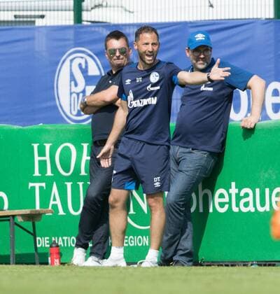Oesterreich, Mittersill, 05.08.2018, Testspiel, FC Schalke 04 - SCO Angers Chef-Trainer Domenico Tedesco (S04) gestikuliert, gestik ( DeFodi507