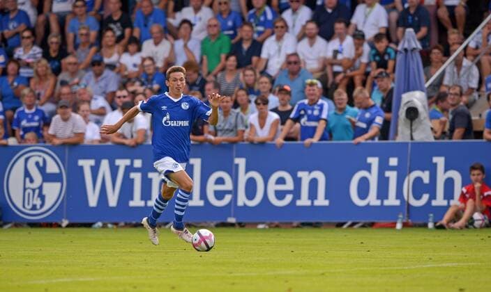 Sport Bilder des Tages SOCCER, Schalke vs Angers, test match MITTERSILL,AUSTRIA,43317 - SOCCER - 1. DFL, 1. Deutsche Bundesliga, Ligue 1, FC Schalke 04 vs Angers SCO, friendly match. Image shows Benjamin Goller (Schalke). GEPAxpictures xHansxOsterauer