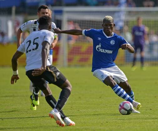 SOCCER, Schalke vs Angers, test match MITTERSILL,AUSTRIA,43317 - SOCCER - 1. DFL, 1. Deutsche Bundesliga, Ligue 1, FC Schalke 04 vs Angers SCO, friendly match. Image shows Abdoulaye Bamba (Angers) and Breel Embolo (Schalke). GEPAxpictures xHansxOsterauer