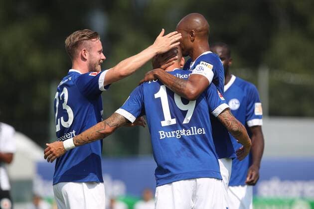 05.08.2018, Fussball, Saison 2018 2019, Testspiel FC Schalke 04 - SCO Angers in Mittersill Österreich v. l. Cedric Teuchert (FC Schalke 04), Guido BURGSTALLER (FC Schalke 04), Naldo (FC Schalke 04) Mittersill Österreich