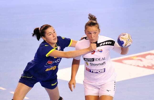 2018.08.07 Kielce Pilka reczna Mlodziezowe Mistrzostwa Swiata w Pilce Recznej Kobiet do lat 18 Rumunia - Slowacja N z BARABAS Monica Alexandra MESZAROS Reka Foto Norbert Barczyk PressFocus 2018.08.07 Kielce Handball IHF Youth U18 Womens World Championship WM Weltmeisterschaft 2018 Romania - Slovakia BARABAS Monica Alexandra MESZAROS Reka Credit: Norbert Barczyk PressFocus NEWSPIX.PL --- Newspix.pl  20180807NB0151