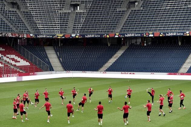 SOCCER - CL, RBS vs Shkendija SALZBURG,AUSTRIA,07.AUG.18 - SOCCER - UEFA Champions League, qualification, Red Bull Salzburg vs KF Shkendija, preview, training Shkendija. Image shows the team of Shkendija. GEPAxpictures xFlorianxErtl