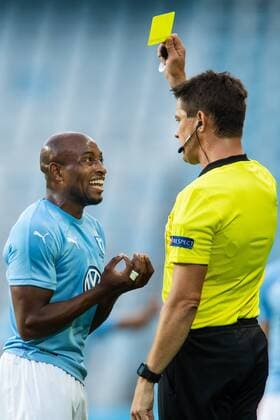 Sport Bilder des Tages 180807 Fouad Bachirou of Malmö FF gets a yellow card during the UEFA Champions League qualifying match between Malmö FF and Vidi on August 7, 2018 in Malmö. Photo: Mathilda Ahlberg BILDBYRAN Cop 178 Copyright: MATHILDAxAHLBERG BB180807MA014
