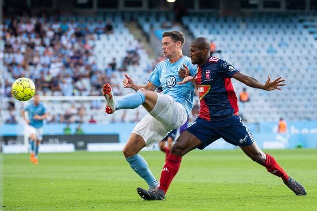 180807 Marcus Antonsson of Malmö FF and Paulo Vinicius of Vidi competes for the ball during the UEFA Champions League qualifying match between Malmö FF and Vidi on August 7, 2018 in Malmö. Photo: Ludvig Thunman BILDBYRAN kod LT 35513 Copyright: LUDVIGxTHUNMAN BB180807LT022