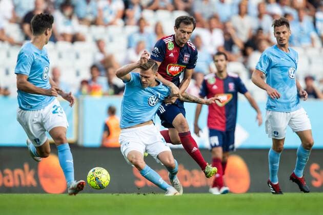 180807 Arnor Ingvi Traustason of Malmö FF and Danko Lazovic of Vidi competes for the ball during the UEFA Champions League qualifying match between Malmö FF and Vidi on August 7, 2018 in Malmö. Photo: Mathilda Ahlberg BILDBYRAN Cop 178 Copyright: MATHILDAxAHLBERG BB180807MA033